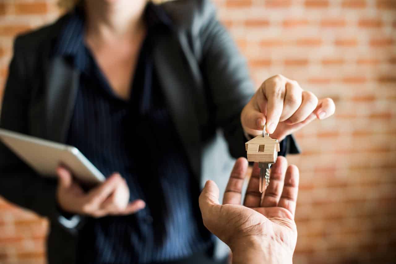 Fornøydhetsgaranti av utvask og rydding ved overlevering av bolig.
